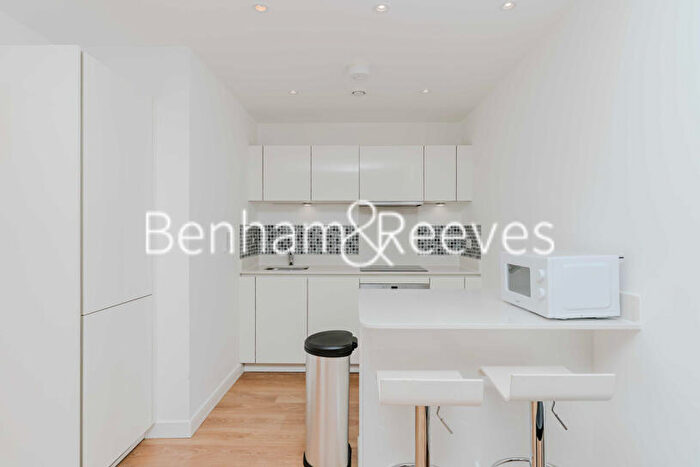 1 Bedroom Apartment To Rent In Ceram Court, Seven Sea Gardens, E3