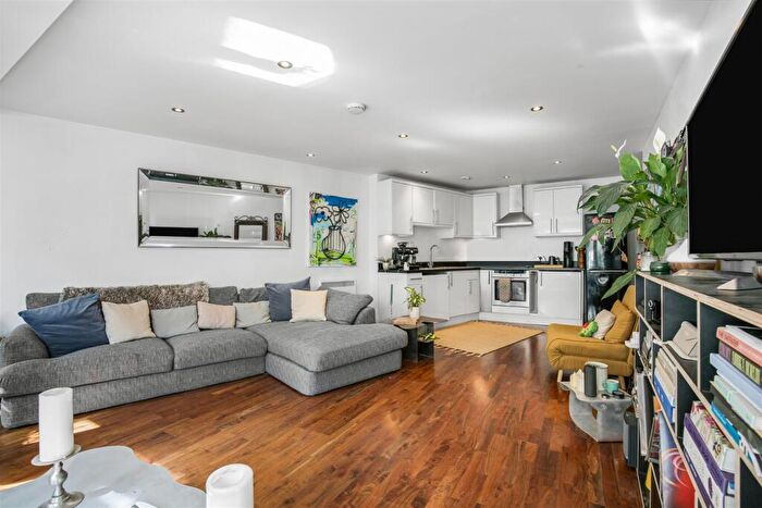 1 Bedroom Apartment For Sale In Park Road, Cheam Village, SM3