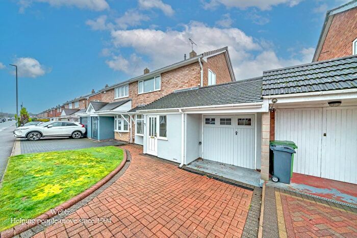 3 Bedroom Semi-Detached House For Sale In St. Johns Road, Pelsall, Walsall, WS3