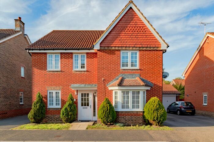 4 Bedroom Detached House To Rent In Woodland Walk, Aldershot, GU12