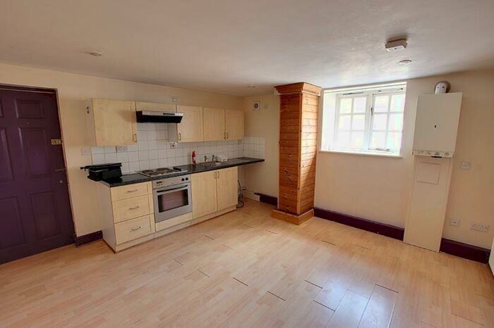 1 Bedroom Flat To Rent In Hill Street, Trowbridge, BA14