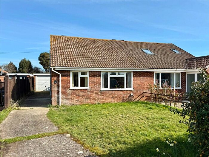 2 Bedroom Bungalow For Sale In Swallow Drive, Milford On Sea, Lymington, Hampshire, SO41
