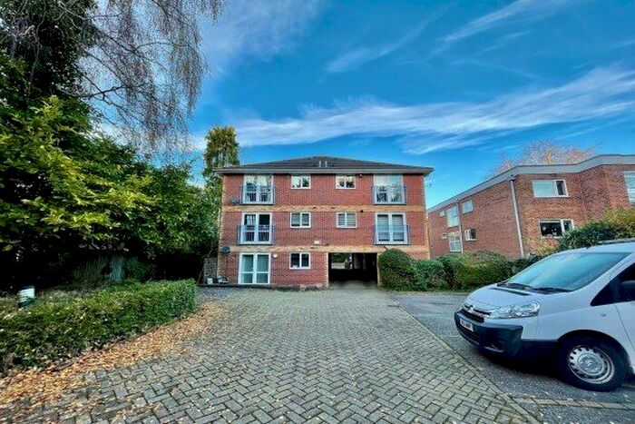 2 Bedroom Flat To Rent In Surrey Road, Poole, BH12