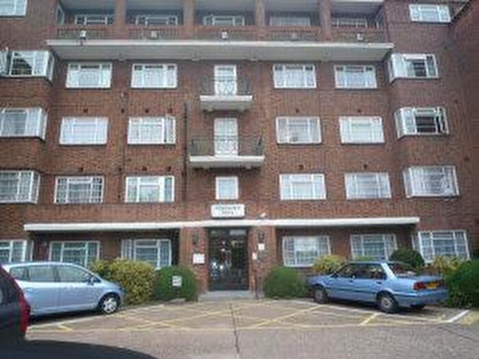 2 Bedroom Apartment To Rent In Pembroke Hall, Mulberry Close, Hendon, NW4