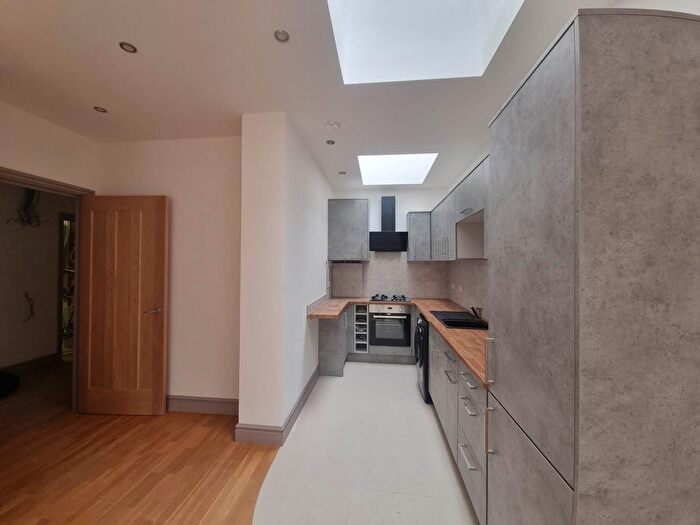 1 Bedroom Semi-Detached House To Rent In Mayes Road, Wood Green, N22