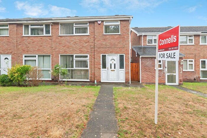 3 Bedroom Semi-Detached House For Sale In Dunsville Walk, Leicester, LE4
