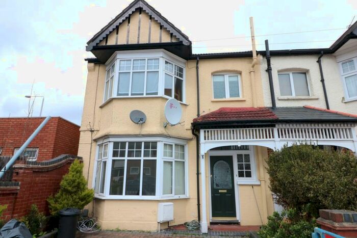 3 Bedroom Semi-Detached House To Rent In Derby Road, London, E18