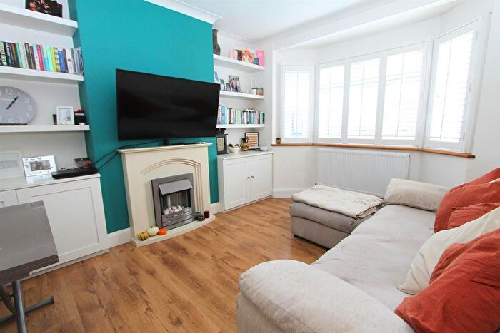 2 Bedroom Flat For Sale In Bute Court, Wallington, Surrey, SM6