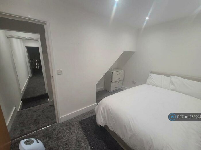 5 Bedroom Terraced House To Rent In Brighton Road, Reading, RG6