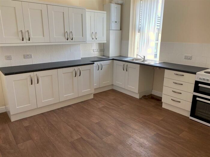 3 Bedroom Flat To Rent In John Street, Rhyl, LL18