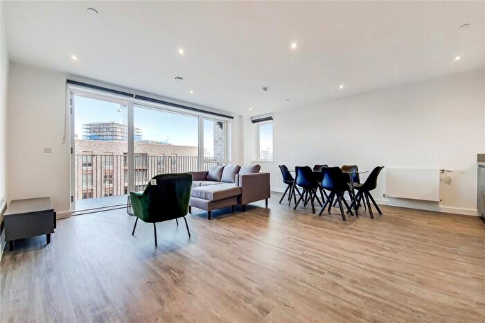 3 Bedroom Apartment To Rent In Fresh Wharf Road, Barking, Essex, IG11