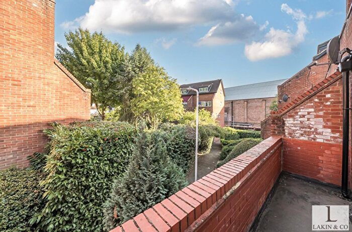 1 Bedroom Flat For Sale In Cumbrian Way, Uxbridge, UB8