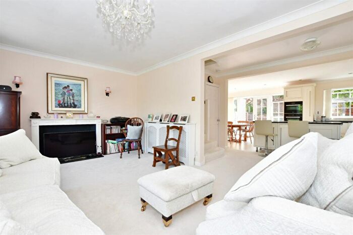 3 Bedroom End Of Terrace House For Sale In Cliftonville, Dorking, Surrey, RH4