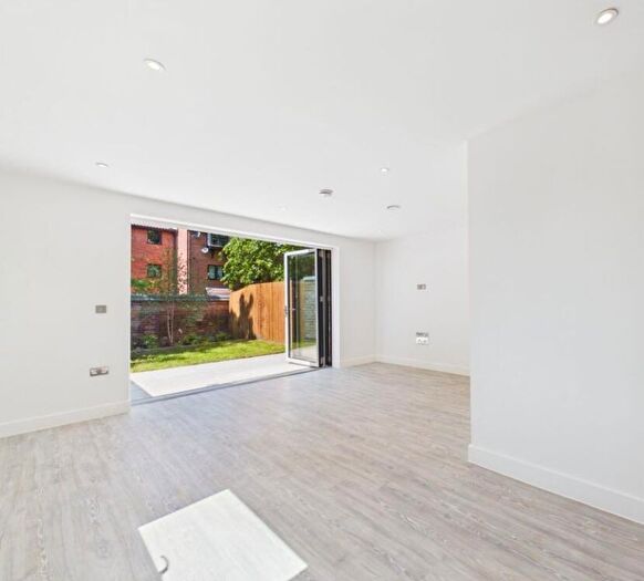 4 Bedroom Property To Rent In Cowan Gardens, North Gate Park, N15