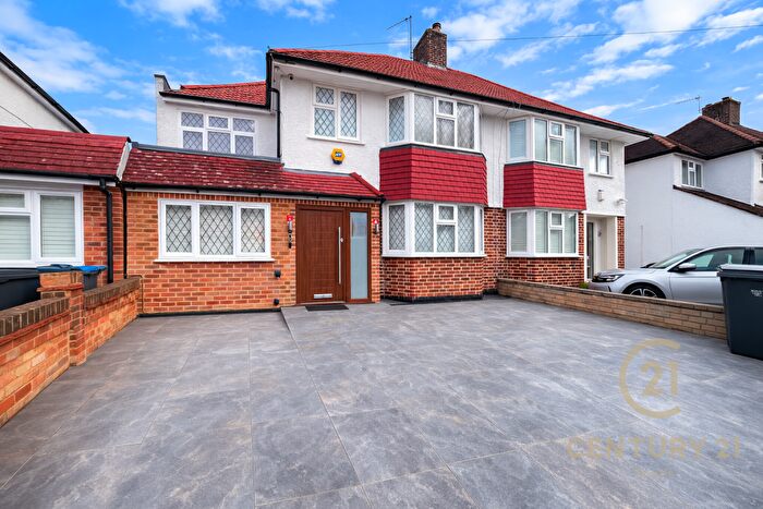 4 Bedroom Semi Detached House For Sale In Ancaster Crescent New Malden, KT3