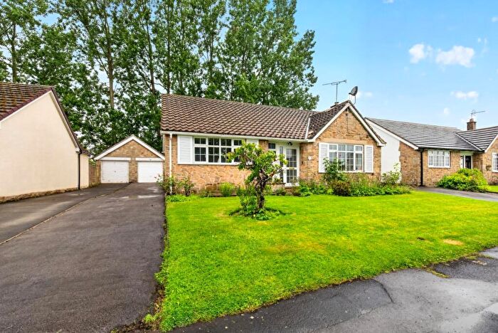 2 Bedroom Detached Bungalow For Sale In Cautley Drive, Killinghall, Harrogate, HG3