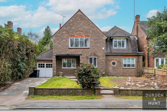 4 Bedroom Detached House To Rent In Brook Way, Chigwell, IG7