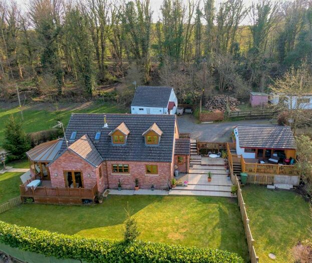 4 Bedroom Detached House For Sale In Pentre, LL14