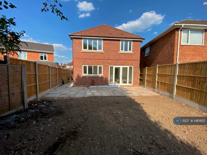 3 Bedroom Detached House To Rent In Shrubbery Road, Bromsgrove, B61