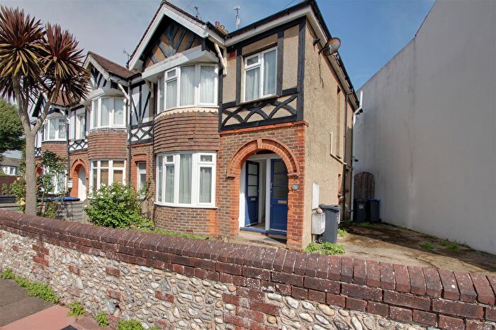 1 Bedroom Flat To Rent In Kingsland Road, Worthing, BN14