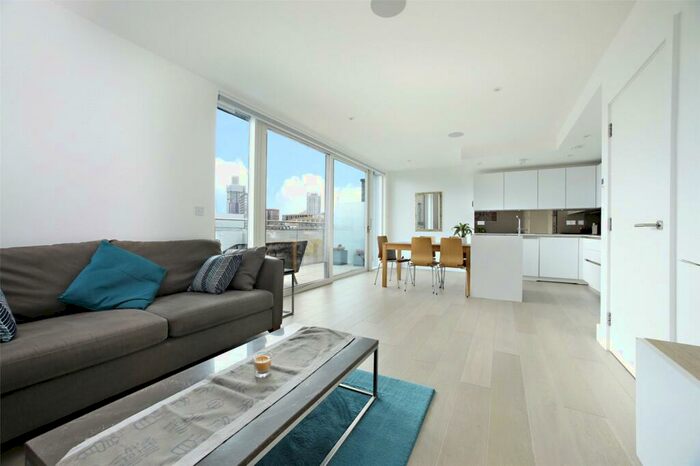 3 Bedroom Penthouse To Rent In Claremont House, Quebec Way, Rotherhithe, London, SE16