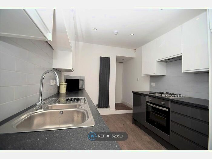 6 Bedroom Terraced House To Rent In Whitby Road, Manchester, M14