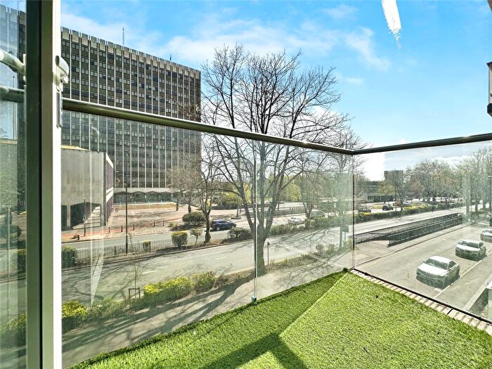 2 Bedroom Apartment For Sale In Victoria Avenue, Southend-on-Sea, Essex, SS2