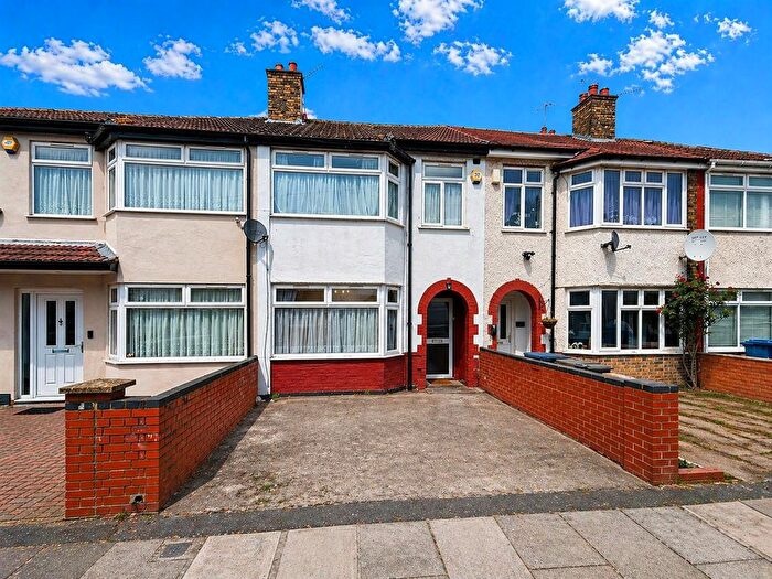 3 Bedroom Terraced House For Sale In Dormers Avenue, Southall, UB1