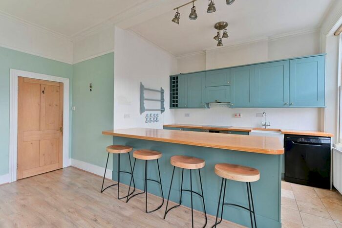 2 Bedroom Flat To Rent In Disraeli Road, East Putney, London, SW15