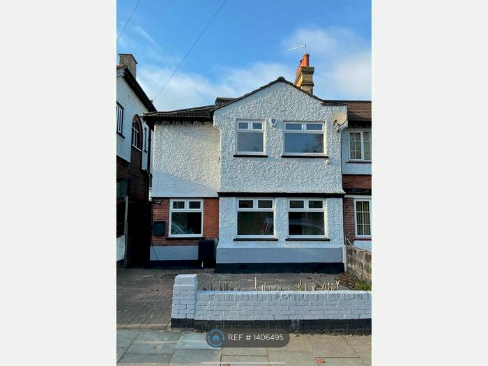 3 Bedroom Semi-Detached House To Rent In Rochdale Rd, London, SE2