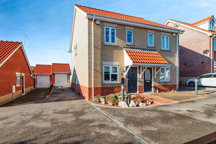 2 Bedroom Semi Detached House For Sale In Broad Fleet Close, Oulton, Lowestoft, NR32
