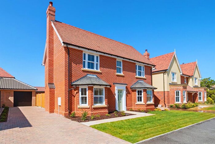 3 Bedroom Detached House For Sale In The Avenue, Lawford, CO11