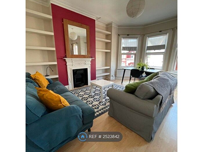 2 Bedroom Flat To Rent In Linacre Road, London, NW2