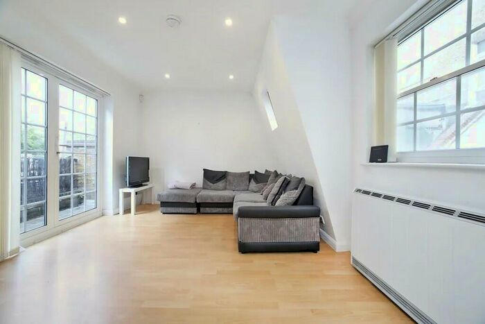2 Bedroom Apartment To Rent In Kentish Town Road, London, NW5