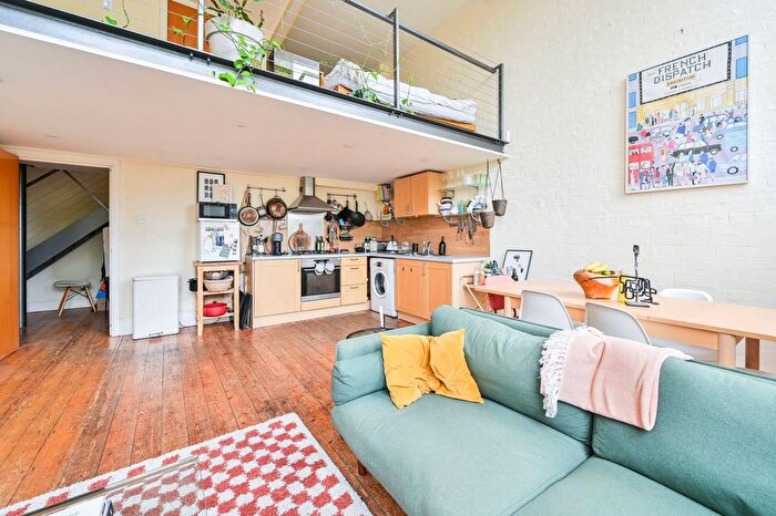 2 Bedroom Flat To Rent In Gervase Street, Peckham, London, SE15