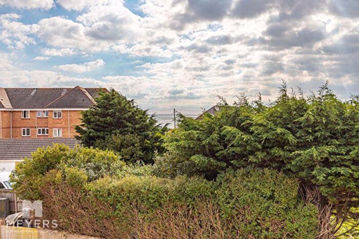 3 Bedroom Flat For Sale In Eton Mansions, Bolton Close, Bournemouth, BH6