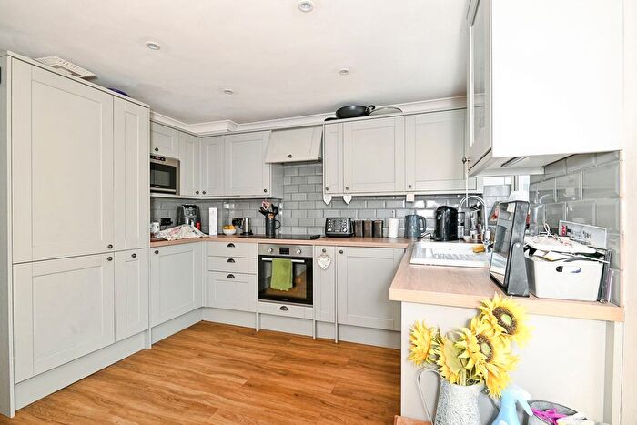 3 Bedroom Semi-detached House For Sale In Roundhay, Leybourne, West Malling, Kent, ME19