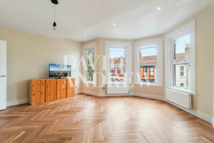 2 Bedroom Apartment To Rent In Hewitt Road, N8