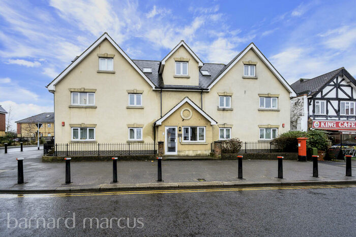 2 Bedroom Apartment To Rent In East Street, Epsom, KT17