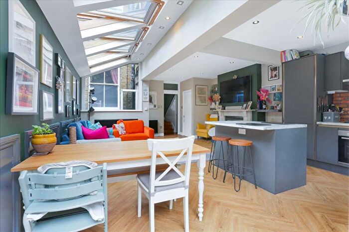 2 Bedroom Flat For Sale In Tytherton Road, London, N19