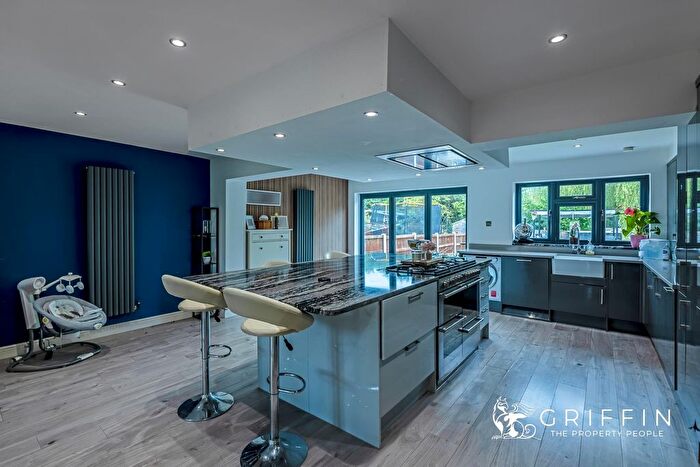 3 Bedroom Terraced House For Sale In Plover Gardens, Upminster, RM14