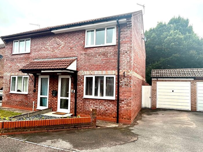 2 Bedroom Semi-Detached House To Rent In Kebbys Farm Close, Taunton, TA4
