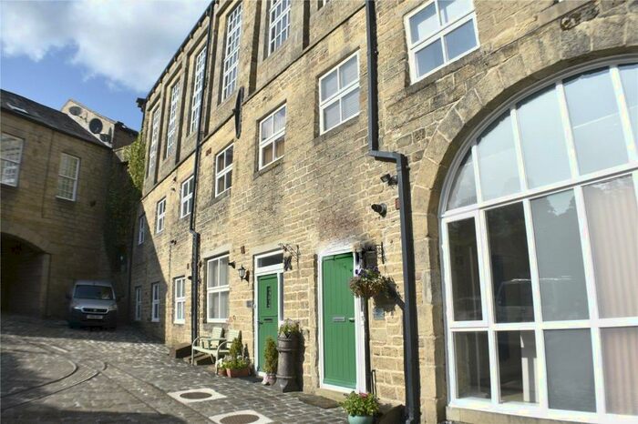 3 Bedroom House To Rent In Water Mill Court, Oakworth, Keighley, BD22