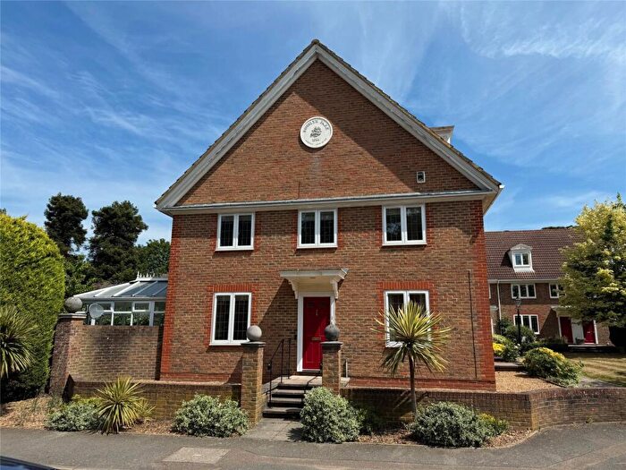 4 Bedroom End Of Terrace House To Rent In Stafford Square, Rosslyn Park, Weybridge, Surrey, KT13