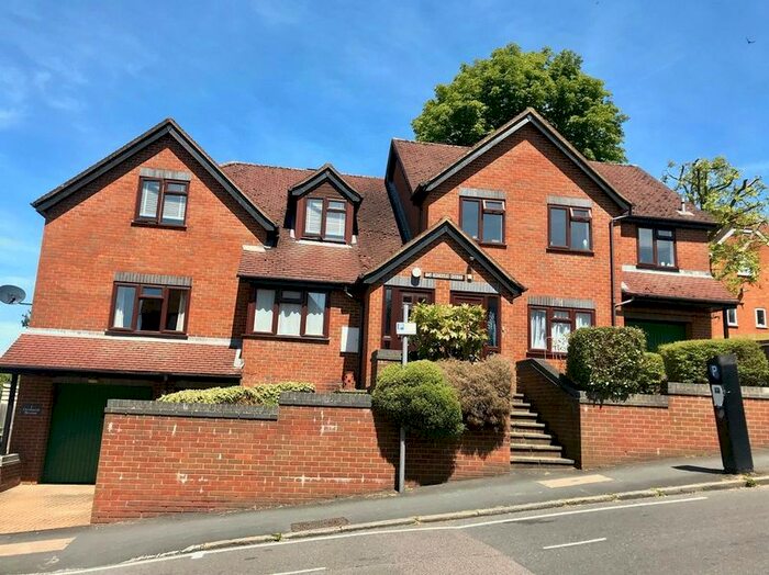 2 Bedroom Flat To Rent In Benjamin Road, High Wycombe HP13