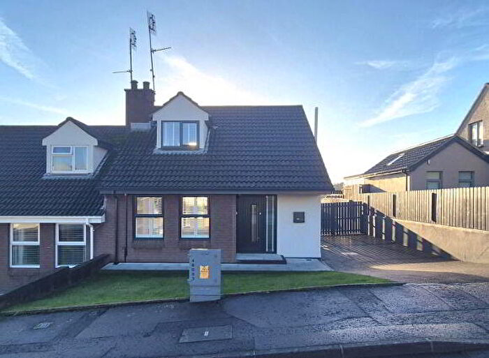 3 Bedroom Semi-Detached House For Sale In Kylemore Park, Derry, BT48
