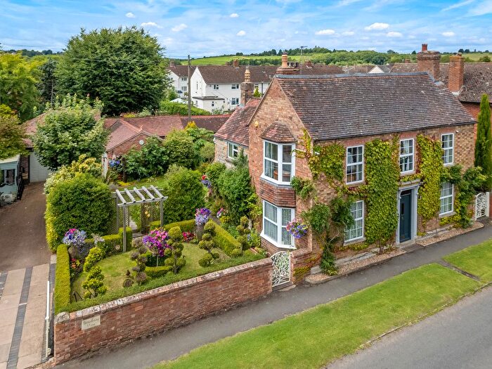 4 Bedroom Detached House For Sale In Main Street Offenham, Worcestershire, WR11