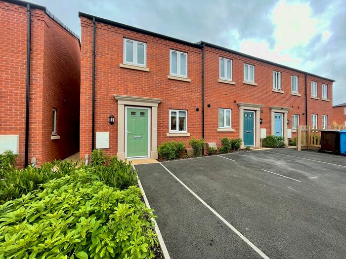 3 Bedroom Town House To Rent In Saxelbye Avenue, Derby, DE1