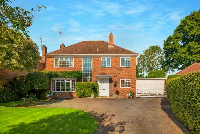 4 Bedroom Detached House For Sale In Longbridge Close, Sherfield-on-Loddon, Hook, Hampshire, RG27