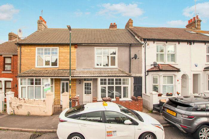 2 Bedroom Terraced House To Rent In Victoria Road, Chatham, Kent, ME4